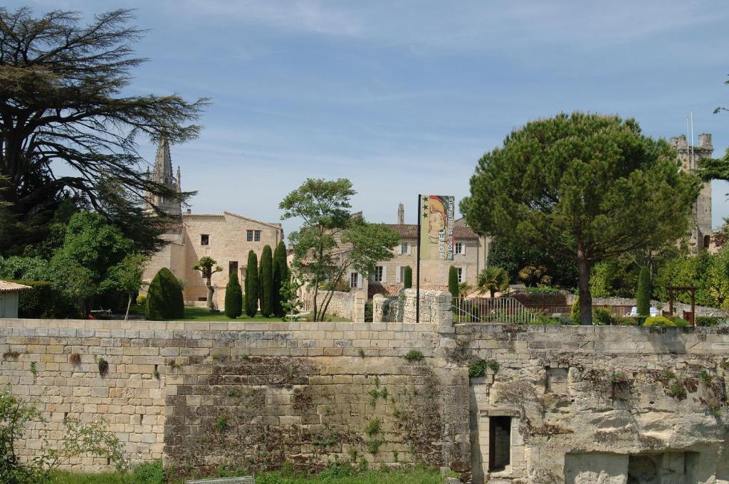 Hotel Au Logis Des Remparts Saint-Émilion Esterno foto