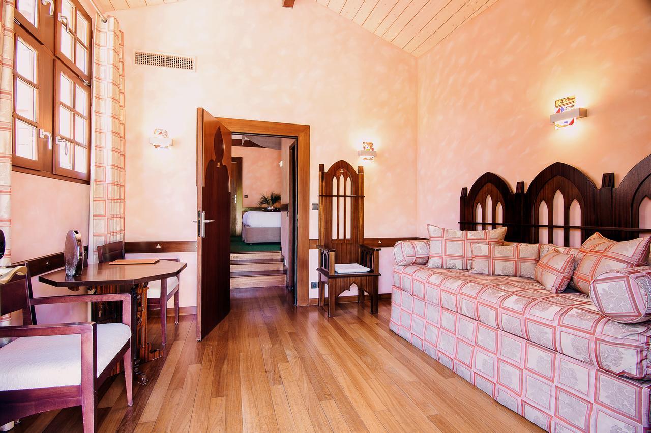 Hotel Au Logis Des Remparts Saint-Émilion Esterno foto